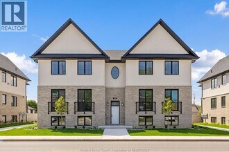 1401 Lesperance Rd in Tecumseh, ON - Building Photo - Building Photo