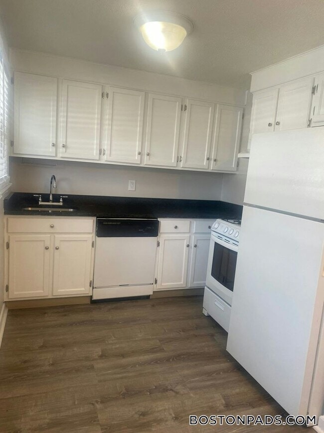 121 Shawomet Ave, Unit 3