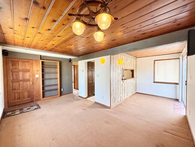 106 Los Angeles Ave in Oxnard, CA - Building Photo - Building Photo