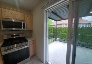 315 Washington Ave in New Rochelle, NY - Foto de edificio - Building Photo