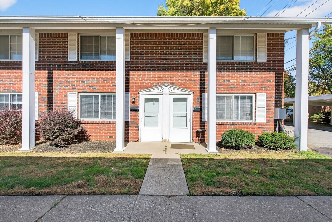 335 1st Ave NW in Carmel, IN - Building Photo