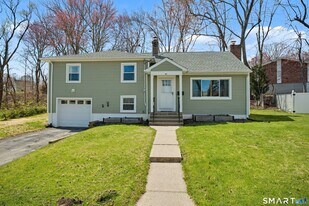 41 Sunnybrook Bend in Waterbury, CT - Building Photo