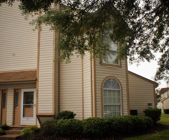 3661 Essex Pond Quay in Virginia Beach, VA - Building Photo - Building Photo