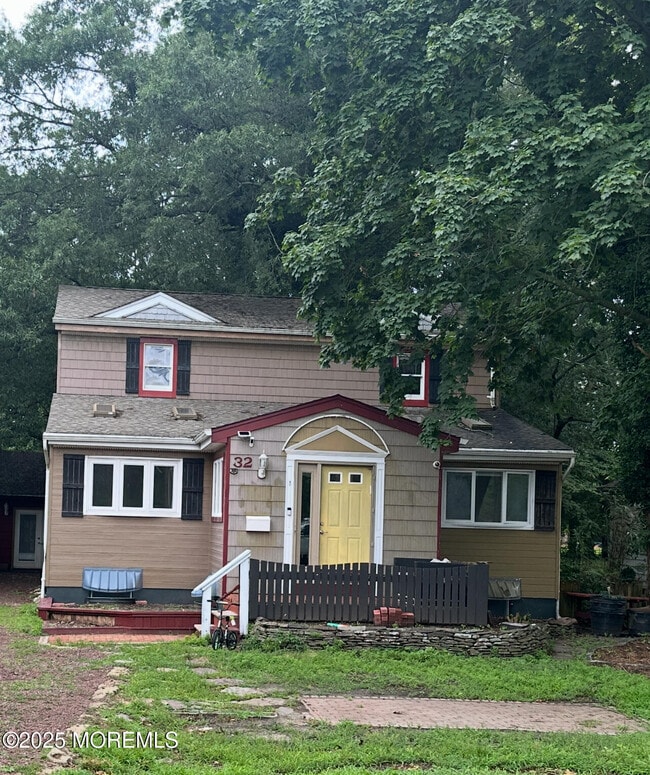 property at 32 Woodrow St