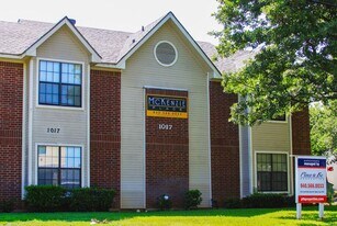 1017 S Ave B in Denton, TX - Building Photo