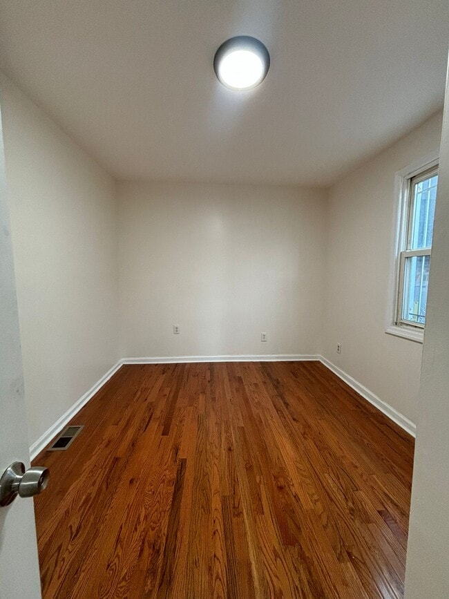 652 S 11th St, Unit 1 in Newark, NJ - Building Photo - Building Photo