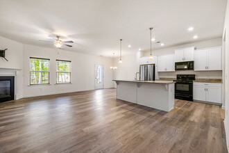 110 Inman Dr in Canton, GA - Foto de edificio - Building Photo