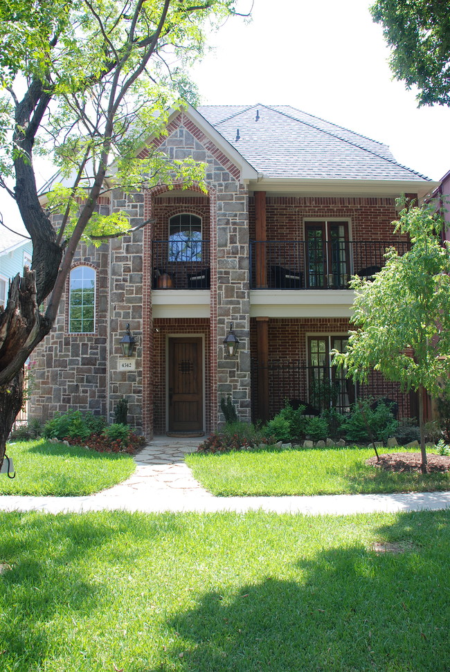 4342 Cole Ave in Dallas, TX - Foto de edificio - Building Photo