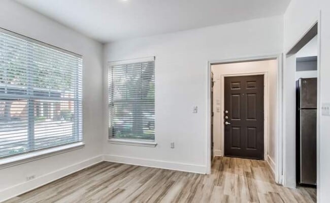 18959 Dallas Pkwy in Dallas, TX - Building Photo - Building Photo