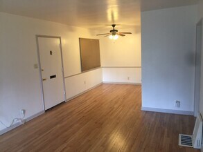 5214 Agnes Ave, Unit 5214 in Valley Village, CA - Building Photo - Building Photo