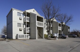2130 N Old Manor Rd Apartments Wichita Ks For Rent Building Photo 2130 N Old Manor Rd Apartments In Wichita