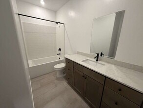 8539 Ponderosa Ave in Shafter, CA - Foto de edificio - Building Photo