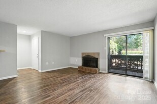 5020 Sardis Rd, Unit M in Charlotte, NC - Building Photo