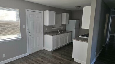 1418 Colima St in San Antonio, TX - Building Photo - Building Photo