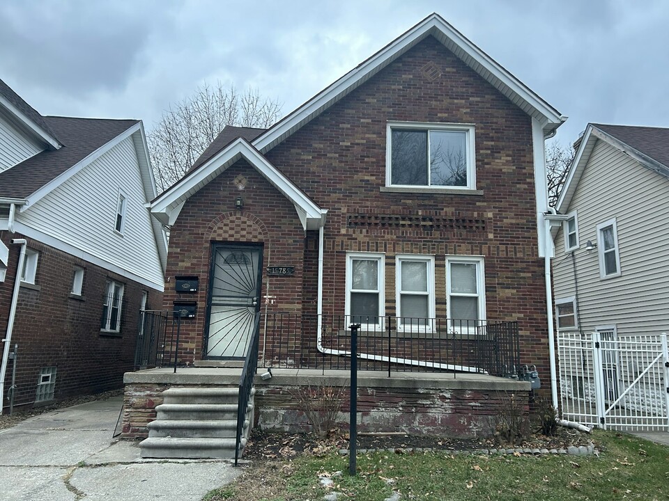 15785 Pinehurst St in Detroit, MI - Building Photo