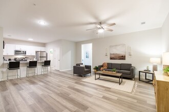 Magnolia Reserve in Valdosta, GA - Building Photo - Interior Photo