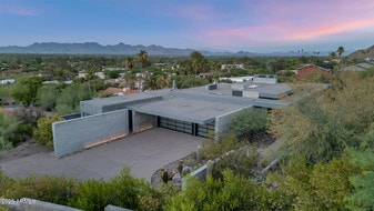 4446 E Mockingbird Ln in Paradise Valley, AZ - Building Photo