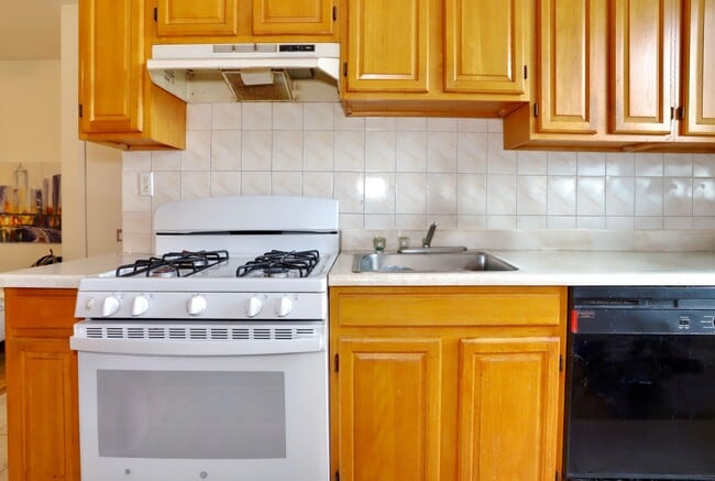 206 4th St-Unit -4F in Jersey City, NJ - Building Photo - Building Photo