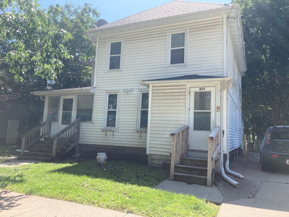 825 Wilson Ave in Ames, IA - Building Photo