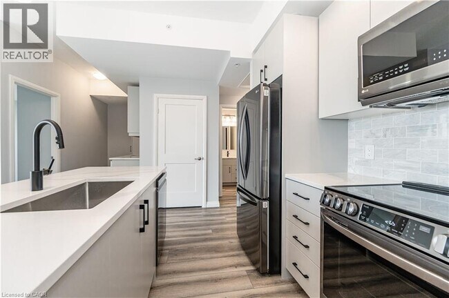 108 Garment St in Kitchener, ON - Building Photo - Building Photo