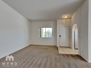 10553 Pine Glen Ave in Las Vegas, NV - Building Photo - Building Photo