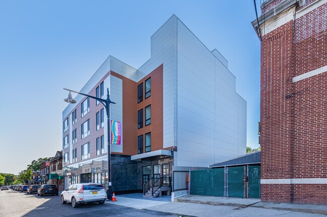 Bayside Square in Bayside, NY - Building Photo - Building Photo