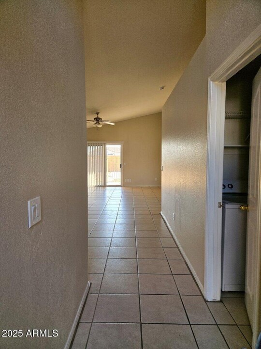 7931 W Kimberly Way in Glendale, AZ - Building Photo