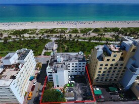 1390 Ocean Dr in Miami Beach, FL - Building Photo