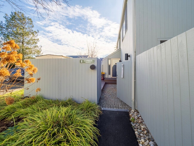 2 Cypress Ln in Ridgefield, CT - Building Photo - Building Photo