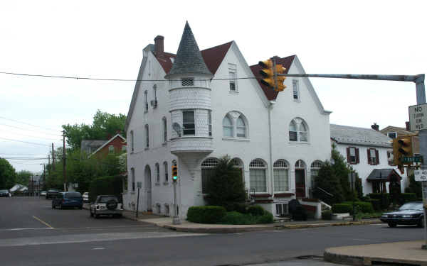 137 N Main St in Sellersville, PA - Building Photo