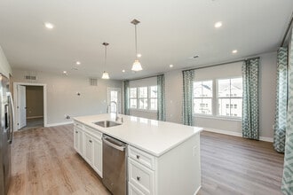 6601 Citory Way in Moseley, VA - Foto de edificio - Building Photo