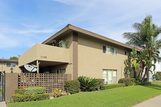 Casa Grande in Anaheim, CA - Foto de edificio - Building Photo