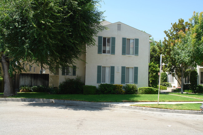 301-307 Birmingham Rd in Burbank, CA - Building Photo - Building Photo