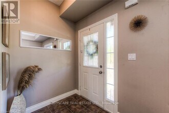 38 Howe Dr in Kitchener, ON - Building Photo - Building Photo