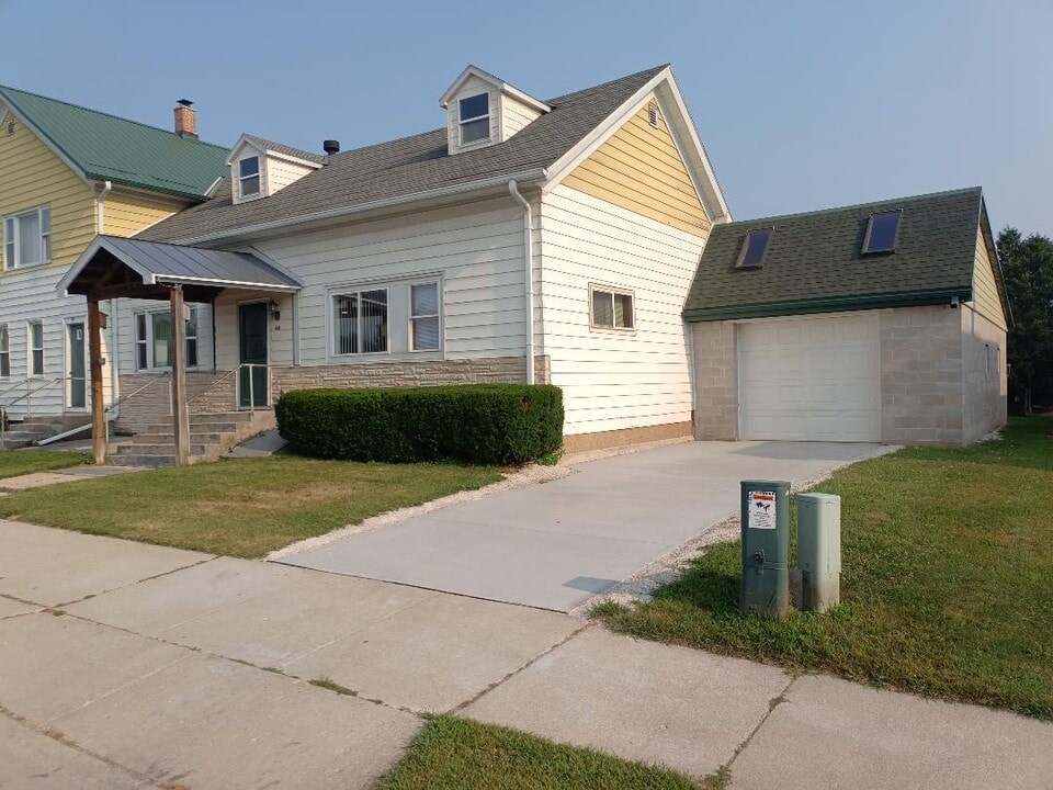 418 Manitowoc St, Unit 418 in Reedsville, WI - Building Photo