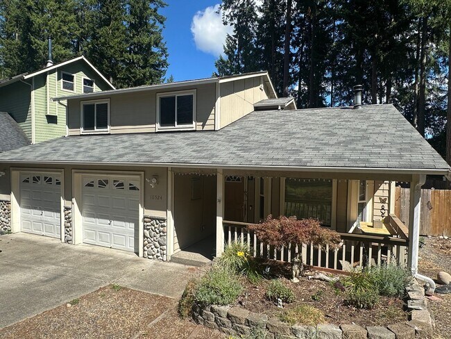 property at 18524 Woodside Dr SE