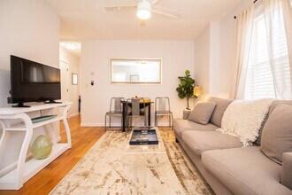 1004 Tremont St in Boston, MA - Building Photo - Building Photo
