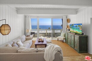 11866 Starfish Ln in Malibu, CA - Building Photo