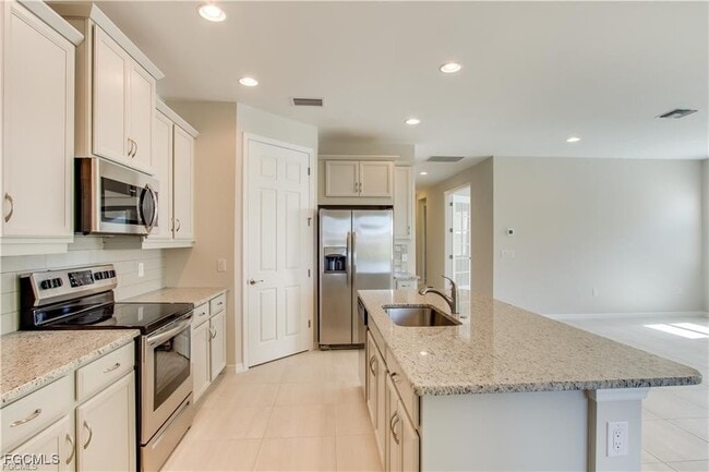 15230 Torino Ln in Ft. Myers, FL - Building Photo - Building Photo