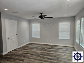 911 E 9th Ct in Panama City, FL - Foto de edificio - Building Photo
