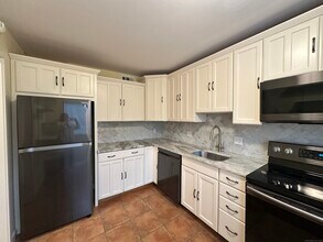574 Heritage Vlg in Southbury, CT - Building Photo - Building Photo