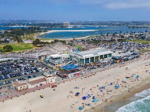 725 Santa Barbara Pl in San Diego, CA - Building Photo - Building Photo