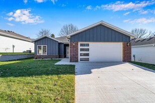 654 S Mission Ave in Springfield, MO - Building Photo