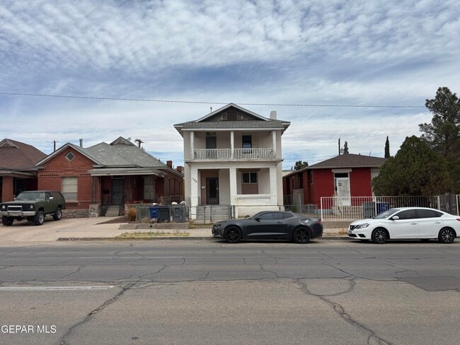 property at 1005 Arizona Ave