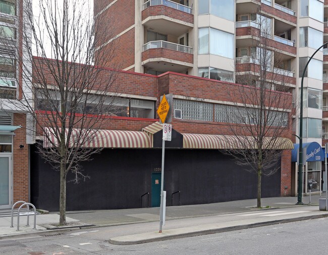 Hornby Court in Vancouver, BC - Building Photo - Building Photo