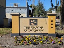 1800 Park Ave in Orange Park, FL - Building Photo