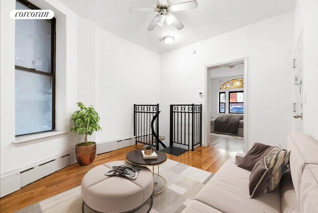 316 W 51st St in New York, NY - Building Photo - Building Photo