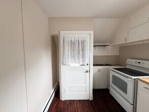 158 Christiana St, Unit Upper Unit in Duplex in North Tonawanda, NY - Building Photo - Building Photo