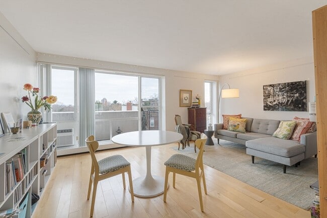 29 Concord Ave in Cambridge, MA - Foto de edificio - Building Photo