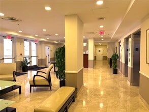 900 SW 8th St in Miami, FL - Foto de edificio - Building Photo